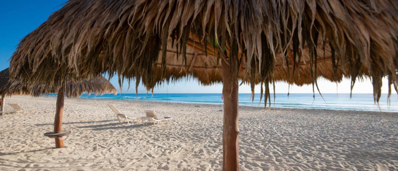 Brisas Beachfront Penthouses Cancun Exterior photo