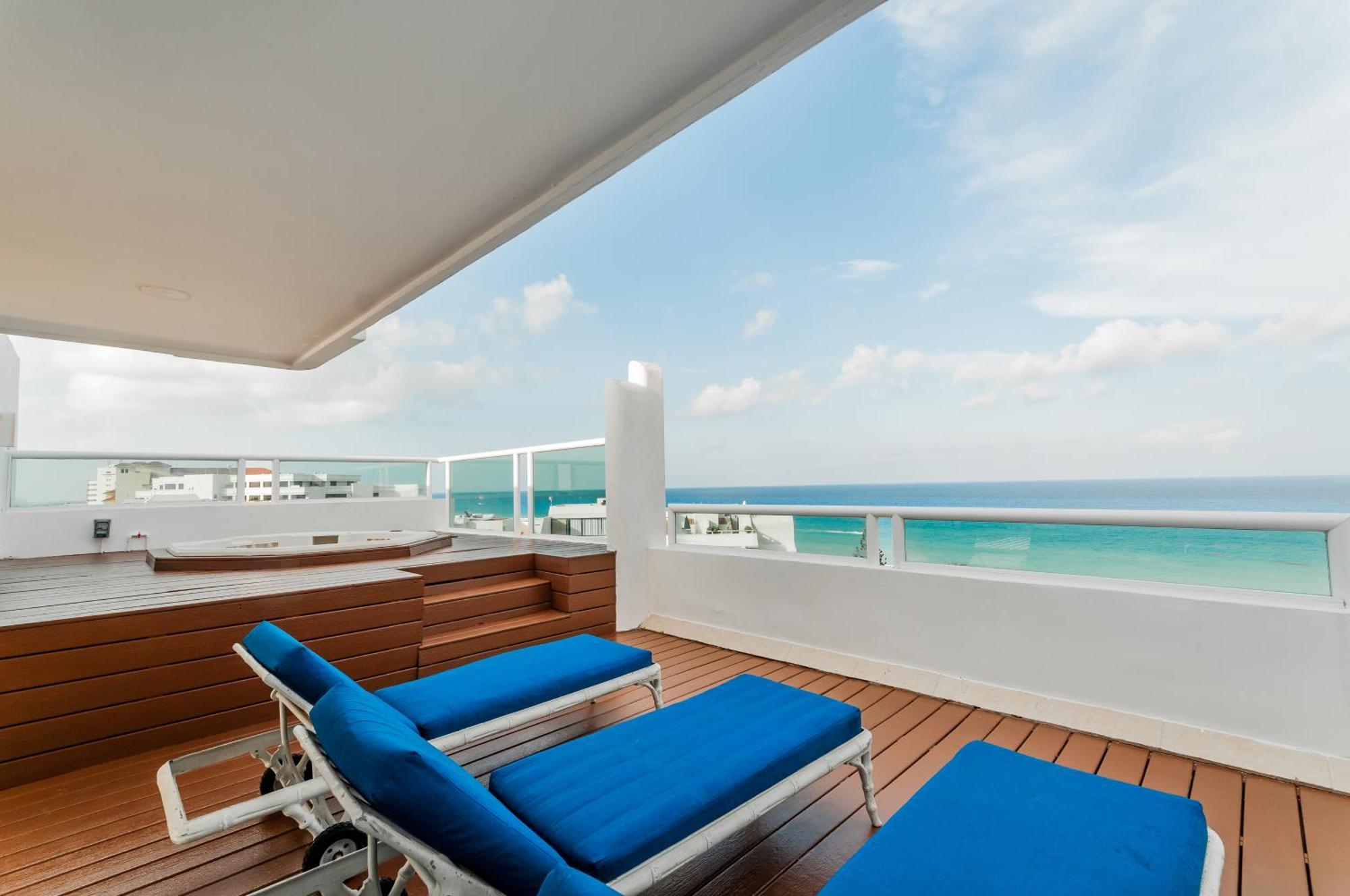 Brisas Beachfront Penthouses Cancun Exterior photo