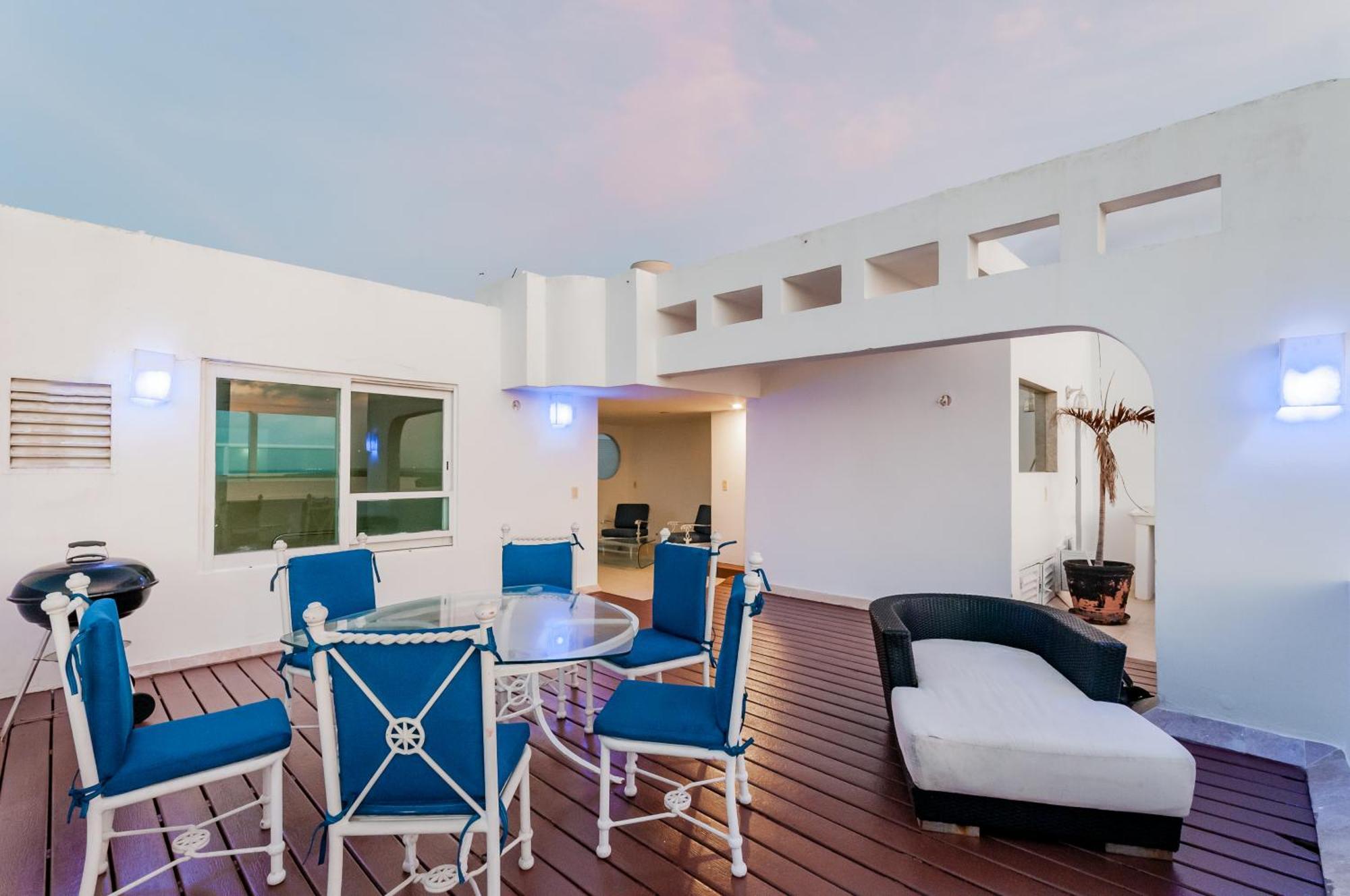 Brisas Beachfront Penthouses Cancun Exterior photo
