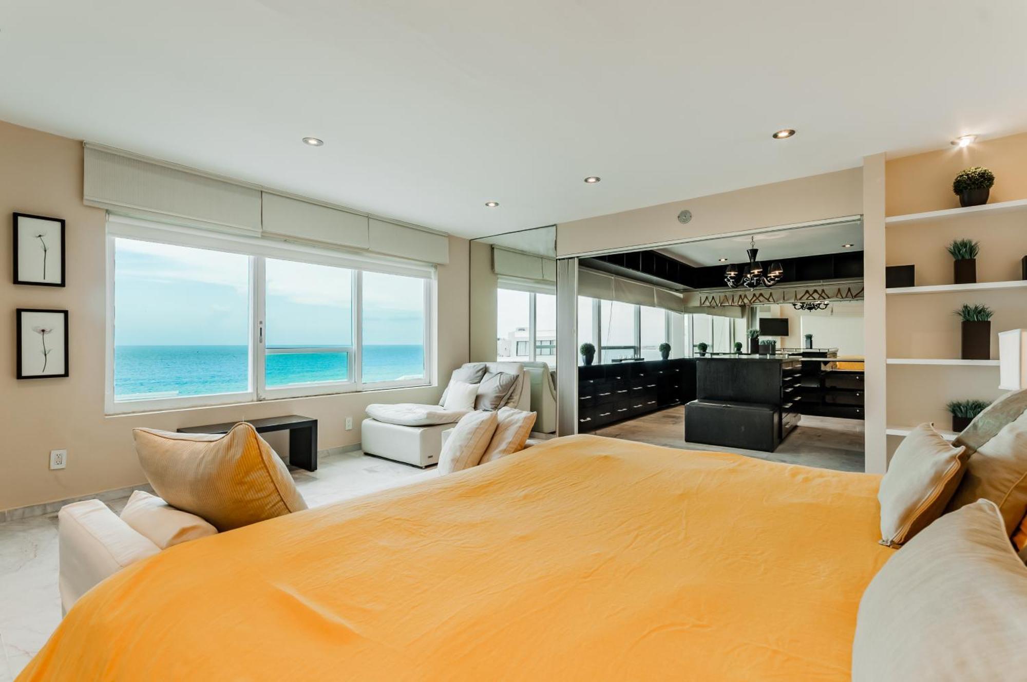 Brisas Beachfront Penthouses Cancun Exterior photo