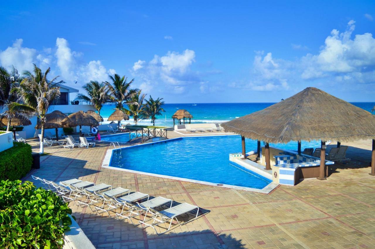 Brisas Beachfront Penthouses Cancun Exterior photo